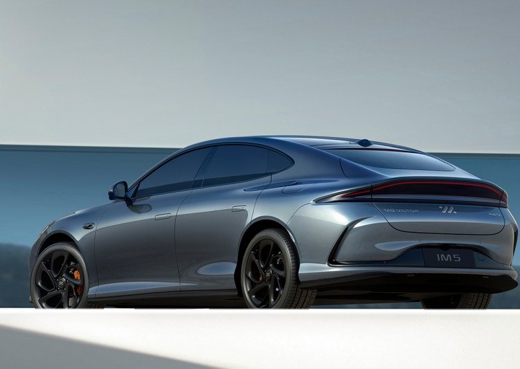 Novate a MG IM5 Premium Auto MY25 through Remserv novated leasing today.